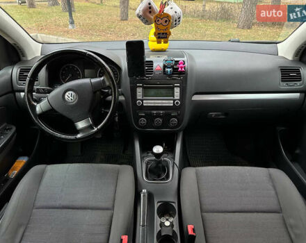 Черный Фольксваген Гольф, объемом двигателя 1.4 л и пробегом 258 тыс. км за 5300 $, фото 7 на Automoto.ua