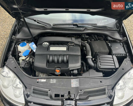 Черный Фольксваген Гольф, объемом двигателя 1.6 л и пробегом 253 тыс. км за 6250 $, фото 92 на Automoto.ua