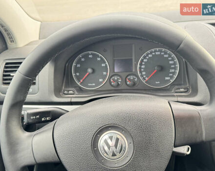 Черный Фольксваген Гольф, объемом двигателя 1.6 л и пробегом 218 тыс. км за 5900 $, фото 18 на Automoto.ua