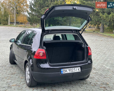 Черный Фольксваген Гольф, объемом двигателя 1.6 л и пробегом 250 тыс. км за 6100 $, фото 10 на Automoto.ua