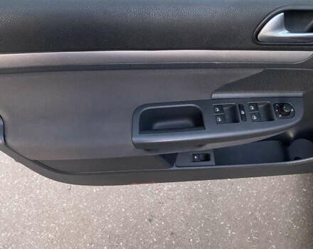 Черный Фольксваген Гольф, объемом двигателя 1.6 л и пробегом 185 тыс. км за 6600 $, фото 6 на Automoto.ua