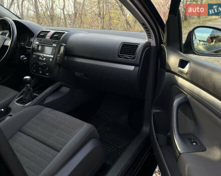 Черный Фольксваген Гольф, объемом двигателя 1.6 л и пробегом 235 тыс. км за 5899 $, фото 14 на Automoto.ua