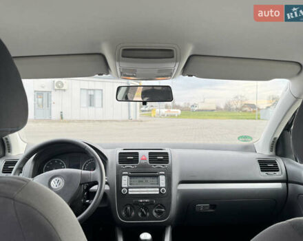 Черный Фольксваген Гольф, объемом двигателя 1.6 л и пробегом 218 тыс. км за 5900 $, фото 19 на Automoto.ua