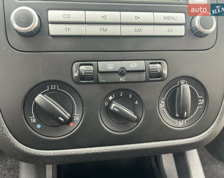 Черный Фольксваген Гольф, объемом двигателя 1.6 л и пробегом 253 тыс. км за 6250 $, фото 78 на Automoto.ua