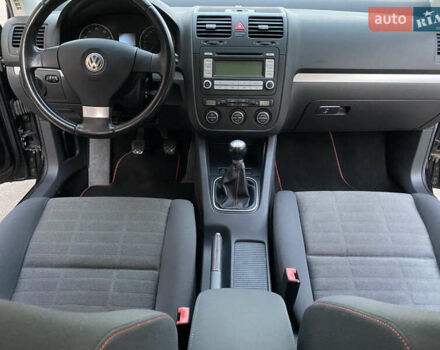 Черный Фольксваген Гольф, объемом двигателя 1.6 л и пробегом 185 тыс. км за 6600 $, фото 13 на Automoto.ua