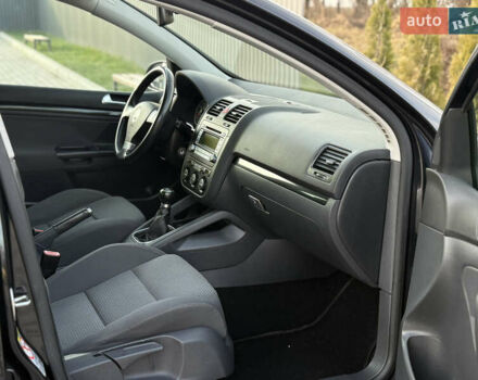 Черный Фольксваген Гольф, объемом двигателя 1.6 л и пробегом 182 тыс. км за 6350 $, фото 59 на Automoto.ua