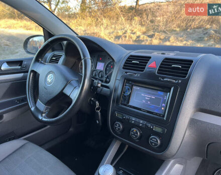 Чорний Фольксваген Гольф, об'ємом двигуна 1.4 л та пробігом 182 тис. км за 5850 $, фото 28 на Automoto.ua