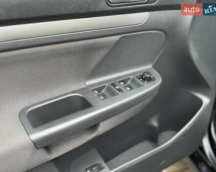 Черный Фольксваген Гольф, объемом двигателя 1.6 л и пробегом 213 тыс. км за 5850 $, фото 15 на Automoto.ua