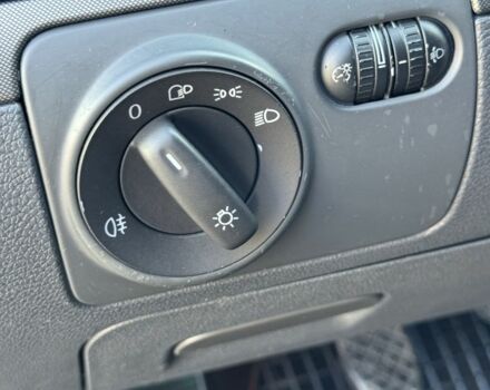 Черный Фольксваген Гольф, объемом двигателя 1.6 л и пробегом 260 тыс. км за 6100 $, фото 12 на Automoto.ua