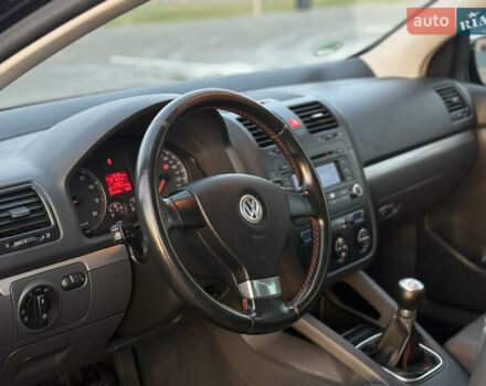 Чорний Фольксваген Гольф, об'ємом двигуна 1.6 л та пробігом 169 тис. км за 5999 $, фото 56 на Automoto.ua