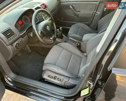 Черный Фольксваген Гольф, объемом двигателя 1.4 л и пробегом 337 тыс. км за 6200 $, фото 5 на Automoto.ua