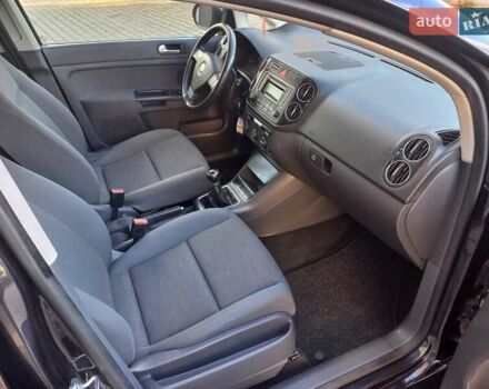 Черный Фольксваген Гольф, объемом двигателя 1.6 л и пробегом 200 тыс. км за 5650 $, фото 26 на Automoto.ua