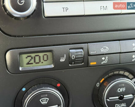 Черный Фольксваген Гольф, объемом двигателя 1.6 л и пробегом 182 тыс. км за 6350 $, фото 77 на Automoto.ua