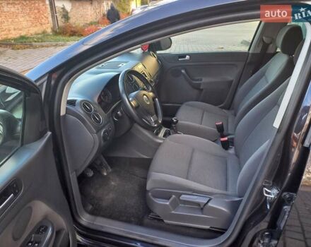 Черный Фольксваген Гольф, объемом двигателя 1.6 л и пробегом 200 тыс. км за 5650 $, фото 24 на Automoto.ua