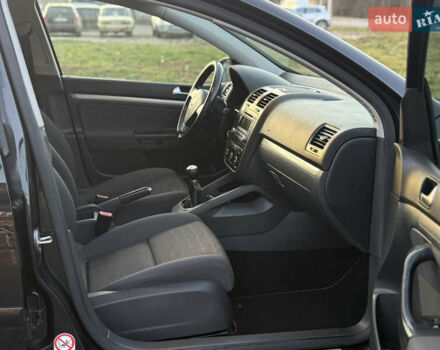 Чорний Фольксваген Гольф, об'ємом двигуна 1.6 л та пробігом 169 тис. км за 5999 $, фото 65 на Automoto.ua