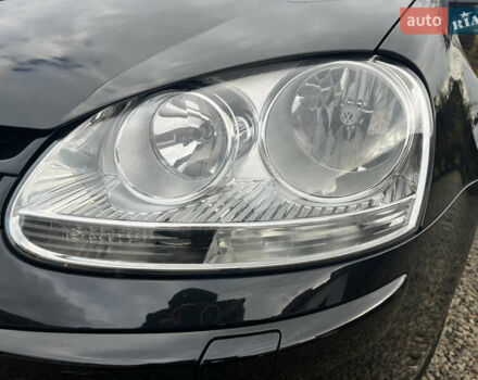 Черный Фольксваген Гольф, объемом двигателя 1.6 л и пробегом 253 тыс. км за 6250 $, фото 45 на Automoto.ua