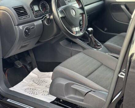 Черный Фольксваген Гольф, объемом двигателя 1.6 л и пробегом 232 тыс. км за 5750 $, фото 15 на Automoto.ua