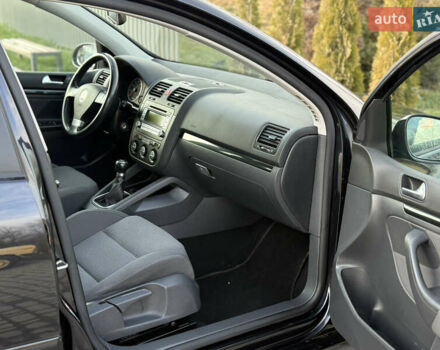 Черный Фольксваген Гольф, объемом двигателя 1.6 л и пробегом 182 тыс. км за 6350 $, фото 58 на Automoto.ua