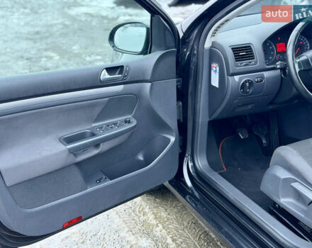 Черный Фольксваген Гольф, объемом двигателя 1.6 л и пробегом 265 тыс. км за 6350 $, фото 8 на Automoto.ua