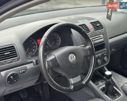 Черный Фольксваген Гольф, объемом двигателя 1.6 л и пробегом 213 тыс. км за 5850 $, фото 10 на Automoto.ua