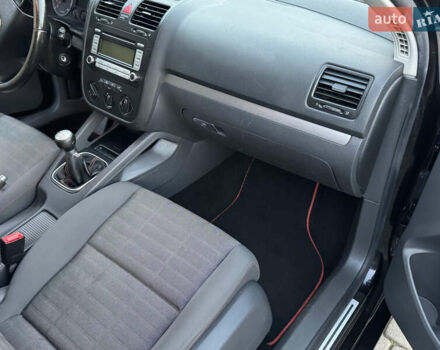 Черный Фольксваген Гольф, объемом двигателя 0 л и пробегом 269 тыс. км за 5500 $, фото 37 на Automoto.ua