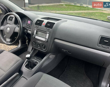 Черный Фольксваген Гольф, объемом двигателя 1.6 л и пробегом 253 тыс. км за 6250 $, фото 83 на Automoto.ua