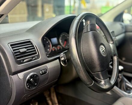 Черный Фольксваген Гольф, объемом двигателя 1.6 л и пробегом 215 тыс. км за 6500 $, фото 8 на Automoto.ua