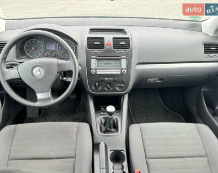 Черный Фольксваген Гольф, объемом двигателя 1.6 л и пробегом 218 тыс. км за 5900 $, фото 16 на Automoto.ua