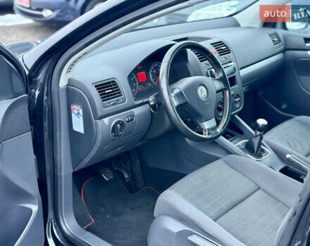 Черный Фольксваген Гольф, объемом двигателя 1.6 л и пробегом 265 тыс. км за 6350 $, фото 7 на Automoto.ua