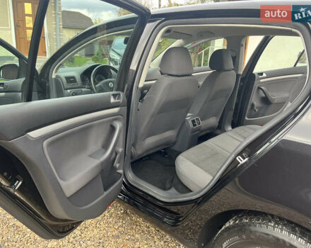 Черный Фольксваген Гольф, объемом двигателя 1.6 л и пробегом 253 тыс. км за 6250 $, фото 62 на Automoto.ua