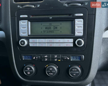 Чорний Фольксваген Гольф, об'ємом двигуна 1.39 л та пробігом 239 тис. км за 5950 $, фото 14 на Automoto.ua