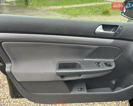 Черный Фольксваген Гольф, объемом двигателя 1.6 л и пробегом 253 тыс. км за 6250 $, фото 71 на Automoto.ua