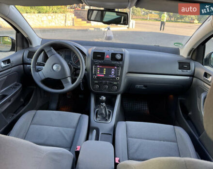 Черный Фольксваген Гольф, объемом двигателя 1.6 л и пробегом 260 тыс. км за 6100 $, фото 26 на Automoto.ua