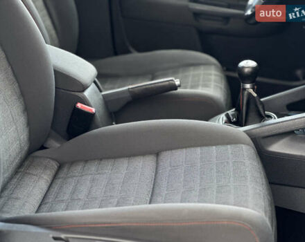 Черный Фольксваген Гольф, объемом двигателя 1.4 л и пробегом 191 тыс. км за 5500 $, фото 34 на Automoto.ua