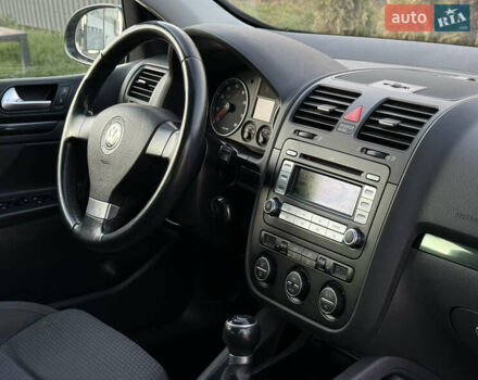 Черный Фольксваген Гольф, объемом двигателя 1.6 л и пробегом 182 тыс. км за 6350 $, фото 63 на Automoto.ua