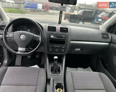 Черный Фольксваген Гольф, объемом двигателя 1.6 л и пробегом 213 тыс. км за 5850 $, фото 11 на Automoto.ua