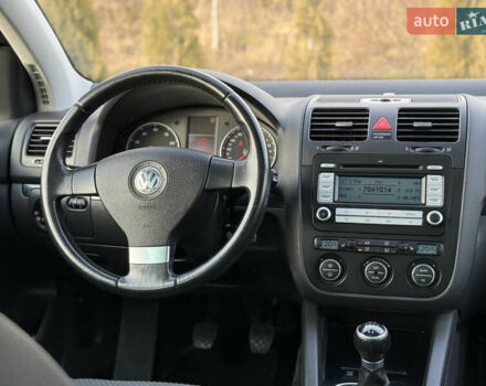 Черный Фольксваген Гольф, объемом двигателя 1.6 л и пробегом 182 тыс. км за 6350 $, фото 68 на Automoto.ua