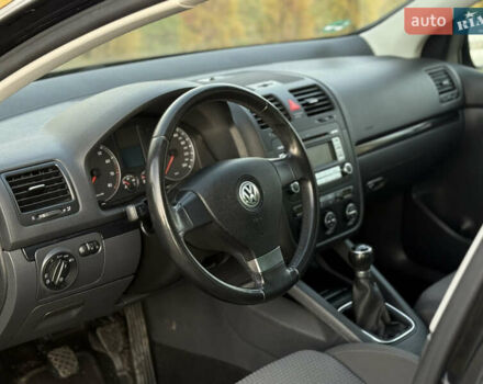 Черный Фольксваген Гольф, объемом двигателя 1.6 л и пробегом 182 тыс. км за 6350 $, фото 47 на Automoto.ua