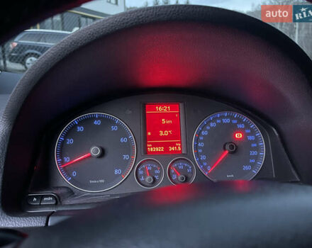 Черный Фольксваген Гольф, объемом двигателя 1.39 л и пробегом 183 тыс. км за 5450 $, фото 16 на Automoto.ua