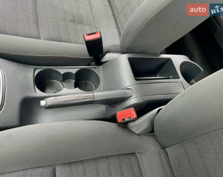 Чорний Фольксваген Гольф, об'ємом двигуна 1.6 л та пробігом 197 тис. км за 5850 $, фото 27 на Automoto.ua