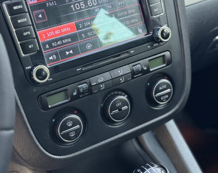 Черный Фольксваген Гольф, объемом двигателя 1.6 л и пробегом 260 тыс. км за 6100 $, фото 30 на Automoto.ua