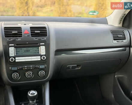 Черный Фольксваген Гольф, объемом двигателя 1.6 л и пробегом 182 тыс. км за 6350 $, фото 70 на Automoto.ua