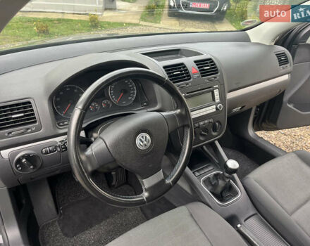 Черный Фольксваген Гольф, объемом двигателя 1.6 л и пробегом 253 тыс. км за 6250 $, фото 70 на Automoto.ua