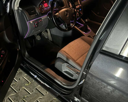 Черный Фольксваген Гольф, объемом двигателя 1.9 л и пробегом 193 тыс. км за 5800 $, фото 6 на Automoto.ua