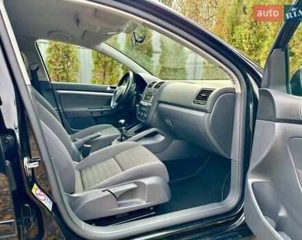 Черный Фольксваген Гольф, объемом двигателя 1.6 л и пробегом 215 тыс. км за 6300 $, фото 83 на Automoto.ua