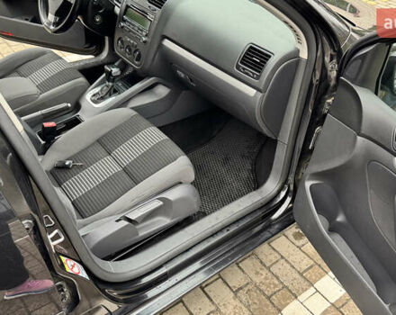 Черный Фольксваген Гольф, объемом двигателя 1.39 л и пробегом 242 тыс. км за 6999 $, фото 14 на Automoto.ua