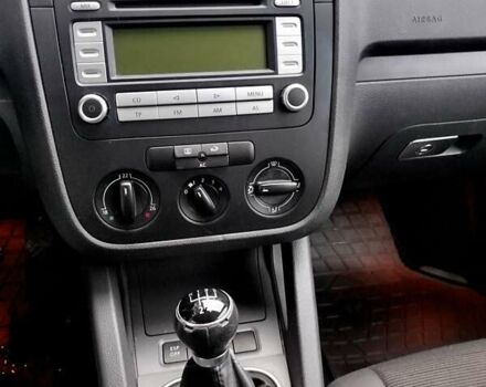 Черный Фольксваген Гольф, объемом двигателя 1.4 л и пробегом 230 тыс. км за 5999 $, фото 12 на Automoto.ua