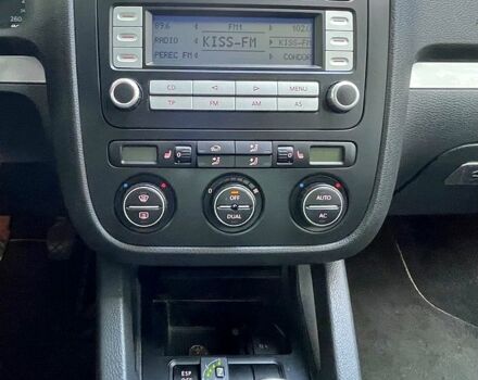 Черный Фольксваген Гольф, объемом двигателя 1.6 л и пробегом 211 тыс. км за 6800 $, фото 7 на Automoto.ua