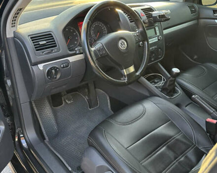 Черный Фольксваген Гольф, объемом двигателя 1.6 л и пробегом 300 тыс. км за 5299 $, фото 7 на Automoto.ua