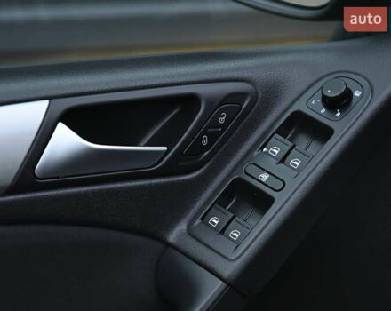 Черный Фольксваген Гольф, объемом двигателя 1.6 л и пробегом 217 тыс. км за 7700 $, фото 19 на Automoto.ua